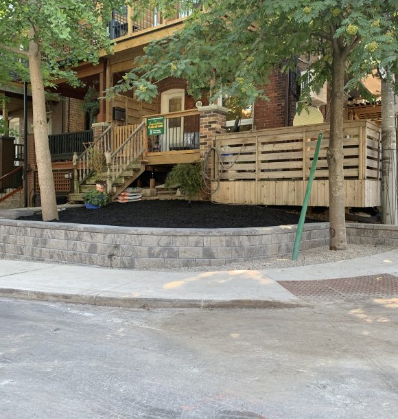 Retaining wall on the front yard