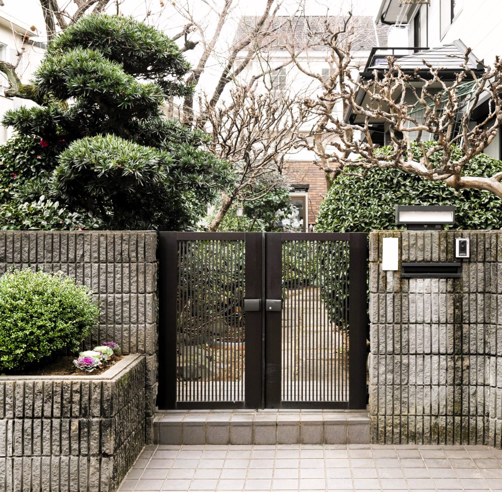 Interlocking frontyard in Toronto is a great choice